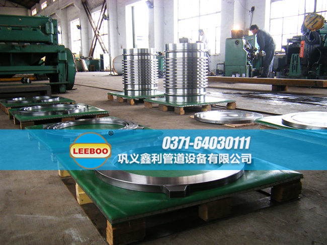 鑫利<a href=http://www.df04265.cn target=_blank class=infotextkey>補(bǔ)償器</a>組裝車間
